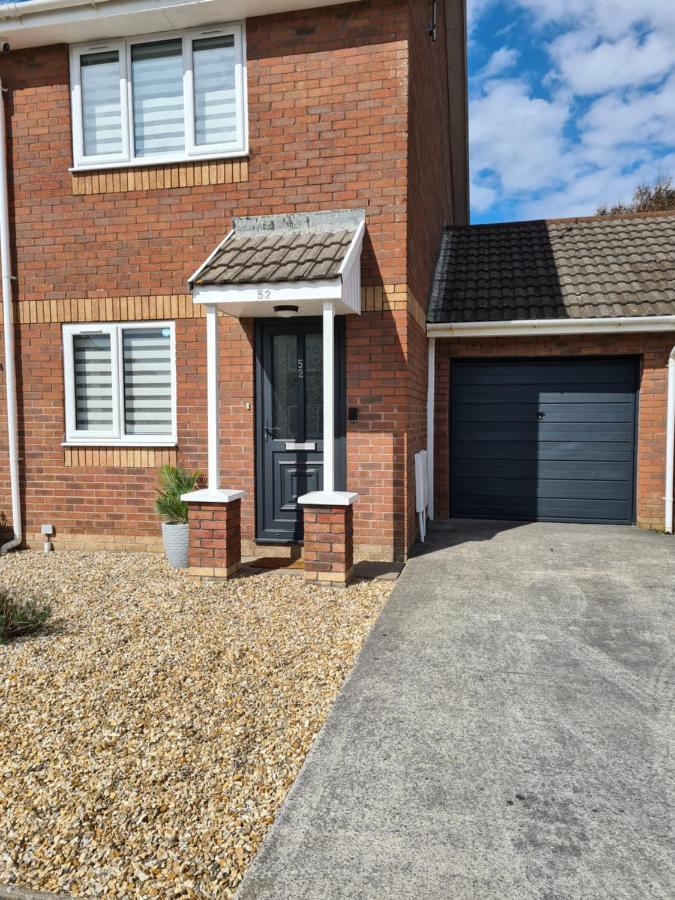 Stunning 2 Bed House Near Coastal Path/Lake/Beach Llanelli Kültér fotó