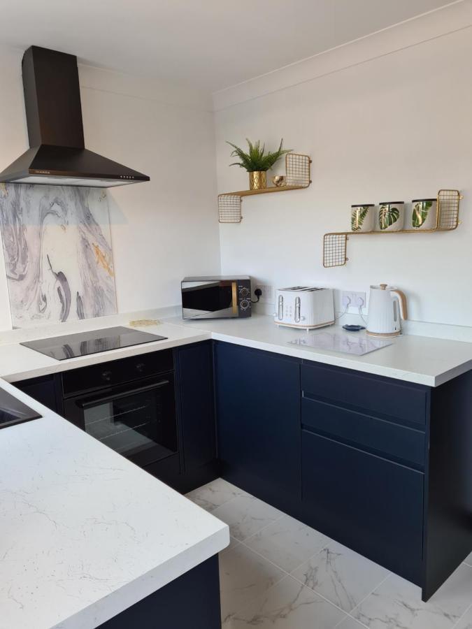 Stunning 2 Bed House Near Coastal Path/Lake/Beach Llanelli Kültér fotó