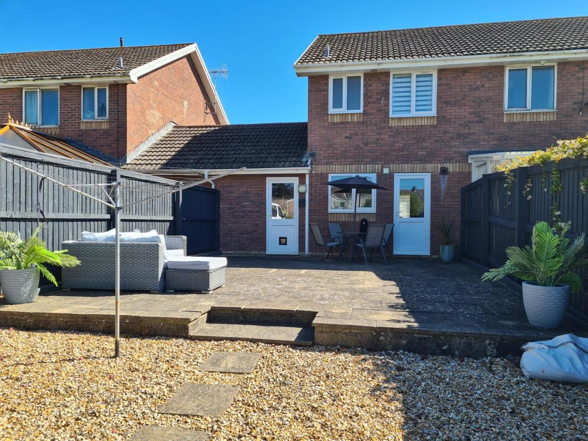 Stunning 2 Bed House Near Coastal Path/Lake/Beach Llanelli Kültér fotó