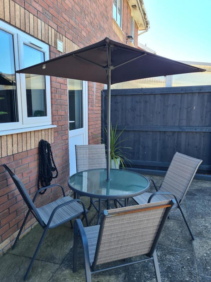 Stunning 2 Bed House Near Coastal Path/Lake/Beach Llanelli Kültér fotó