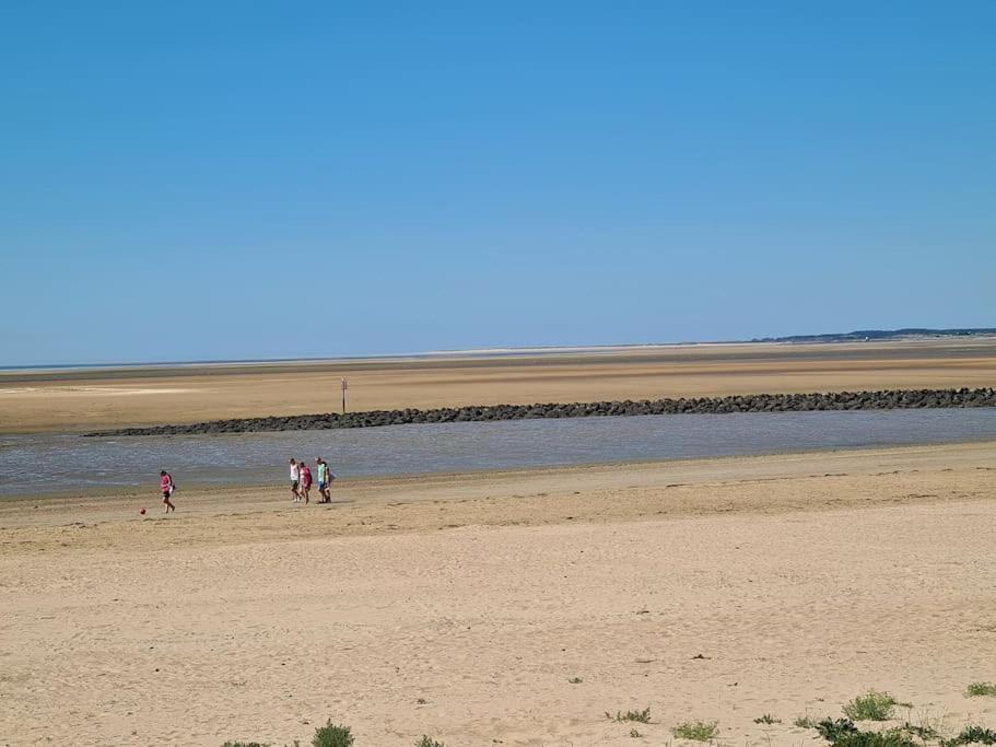 Stunning 2 Bed House Near Coastal Path/Lake/Beach Llanelli Kültér fotó